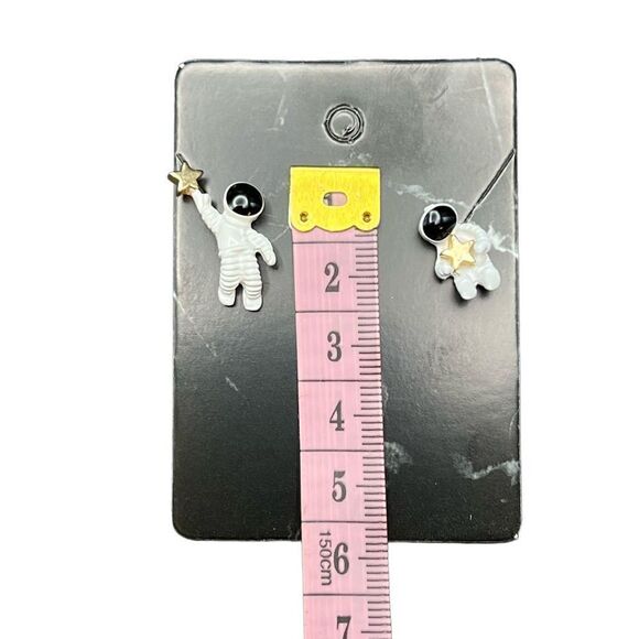 New! Astronaut and Star Asymmetrical Earrings - Picture 4 of 4